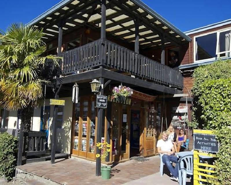 Southern Laughter Backpackers Queenstown Exterior photo